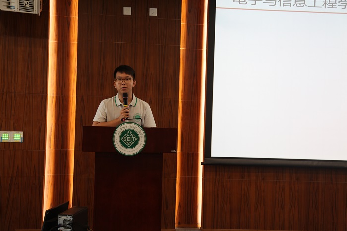 威廉希尔中文网站平台2018年本科生开学典礼圆满举行